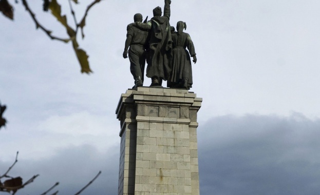 Младежи ще чистят Паметника на съветската армия