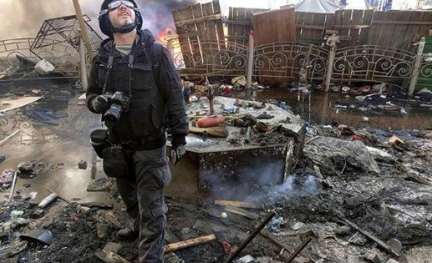 Във Варшава откриха изложба на фотографиите на Андрей Стенин