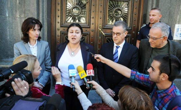 Неизвестни нахлуха в ЦИК  /обновена/