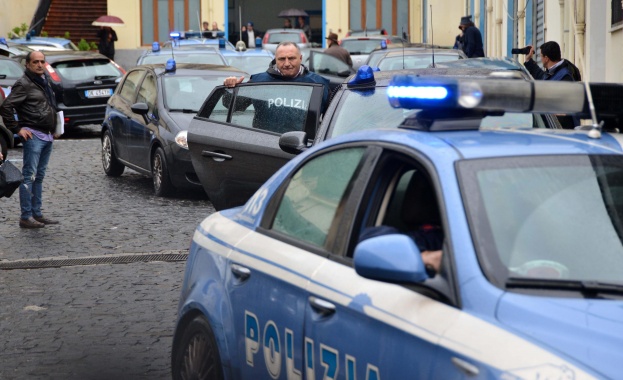 Нападение с нож на гара в Милано, ранен е полицай и войник