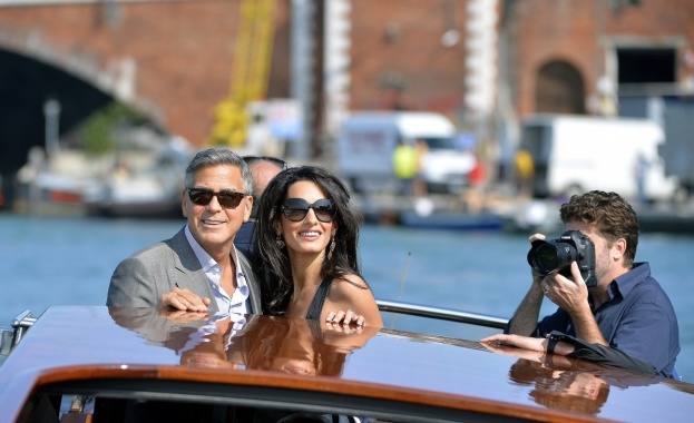 Джордж Клуни иска да се срещне с Меркел и група мигранти в Германия 