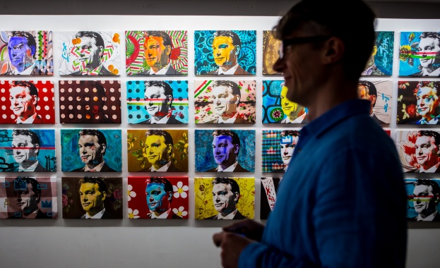 Двуликият диктатор