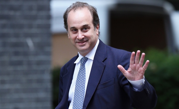 Британски министър подаде оставка заради порнографски снимки