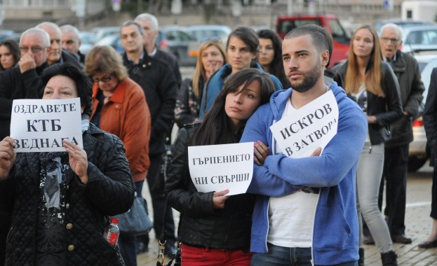 Вложителите в КТБ заплашиха Плевнелиев 