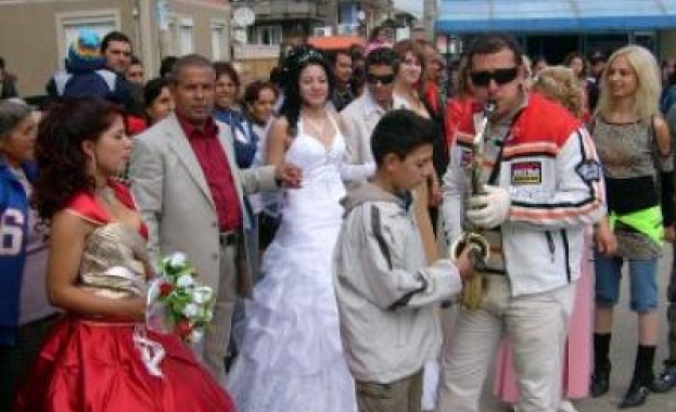 Край на шумните ромски сватби в Бургас 