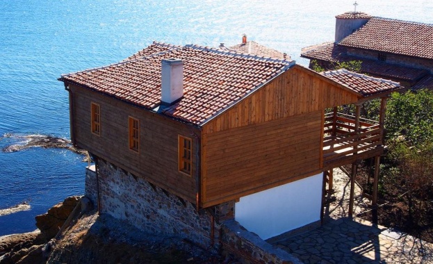 Остров „Св. Анастасия" със специални октомврийски предложения 