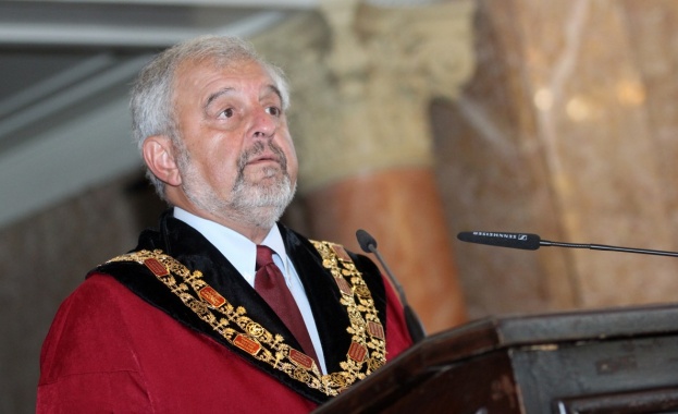 Проф. Илчев: Ще се опитваме да ви учим как да мислите, а не какво да мислите