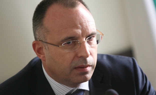13 земеделски организации поискаха оставката на министър Порожанов