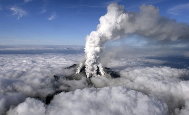 Вулкан изригна в Япония 