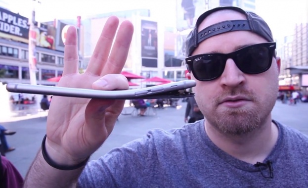 Заляха Instagram със снимки на огънати iPhone-и