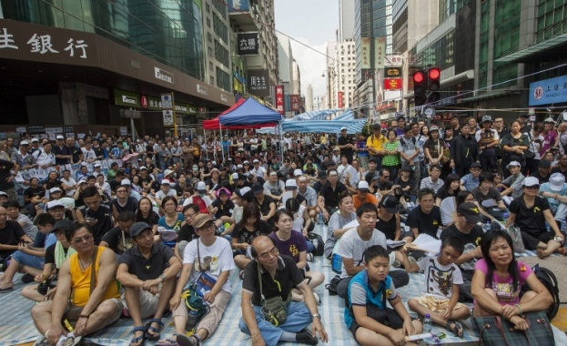 Хонконг се съгласи на преговори с протестиращите