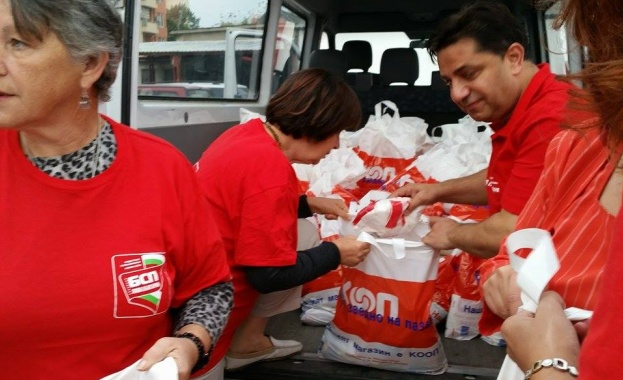 БСП-Пловдив дари тон и половина храни на бедстващите в Мизия  