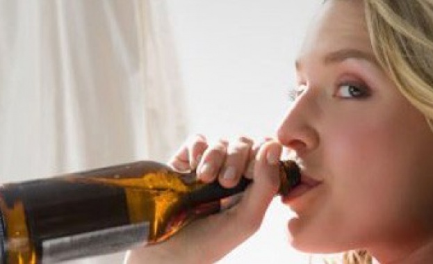 Ученичка препи с бира в партиен клуб
