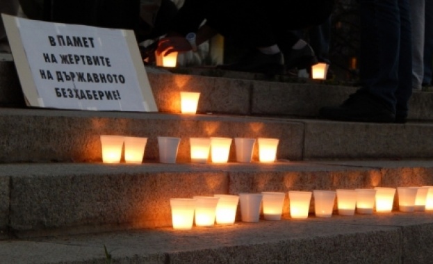 Русенци почетоха "жертвите на държавното безхаберие" 