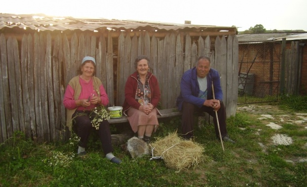 Мъжете в пенсия на 65 г., жените – на 64