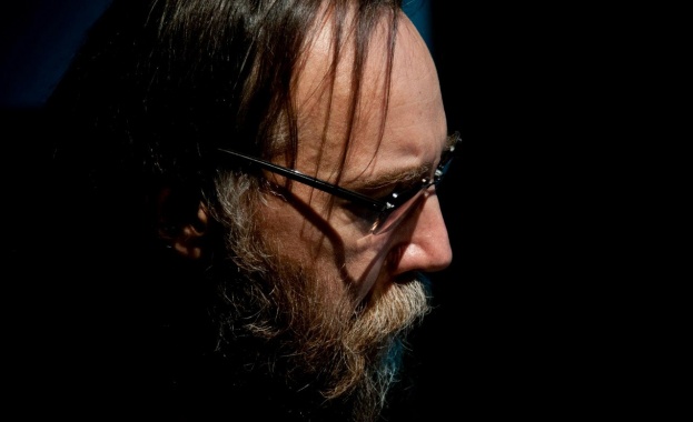 Глобалната либерална мрежа против Удържащия