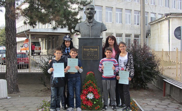 Отличиха четирима ученици с грамота за честност и добрина 