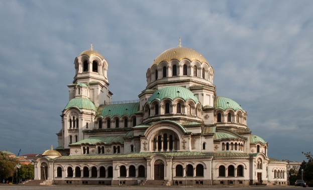 От 9 30 ч в патриаршеската катедрала Св Александър Невски започна