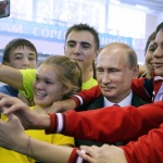 Млади олимпийци си направиха селфи с Путин 