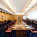 Доят бюджета служебно