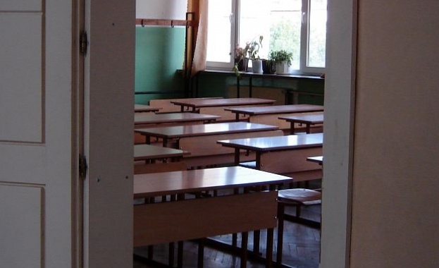 Ученици пребиха учител в Пловдивско