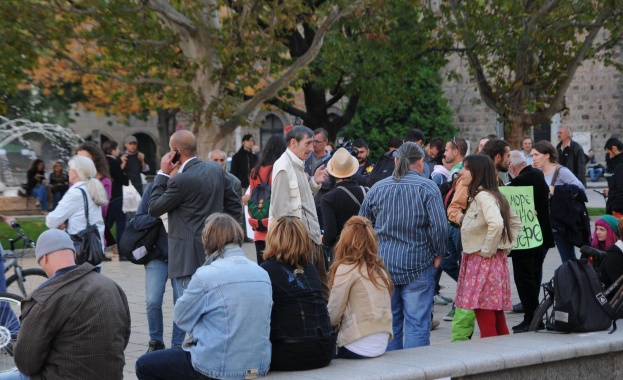 Защо България все чака спасител