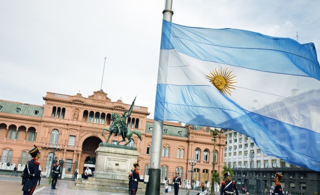 Аржентина ще гласоподава през днешния ден на частични избори в