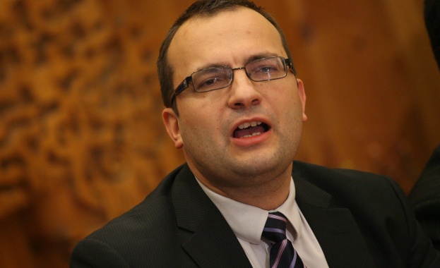Мартин Димитров от Демократична България обвини другите парламентарни групи без