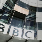 Битка на гиганти: RT vs. BBC, кой не спазва законите?  