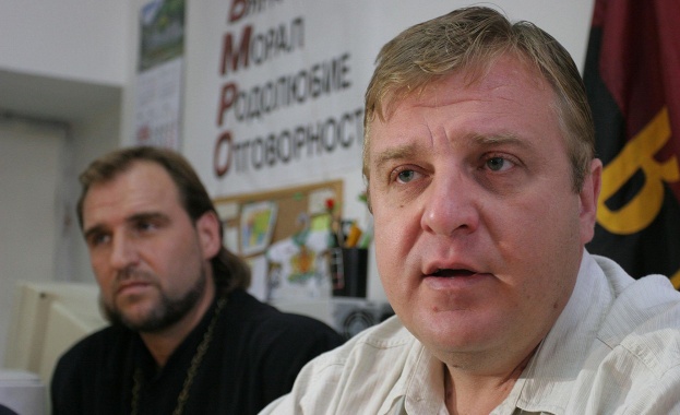 Каракачанов: Заставаме твърдо зад проф. Легкоступ 
