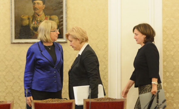 Цачева: Подкрепата от Патриотичния фронт не е достатъчна 