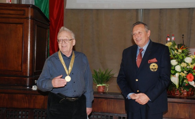 БАН удостои световноизвестния лингвист проф. д-р Игор Мелчук с почетен знак „Марин Дринов“
