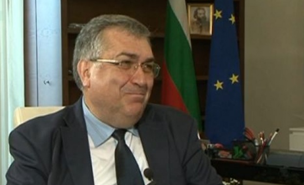 Близнашки: Рано ми е за Конституционния съд, връщам се в университета 