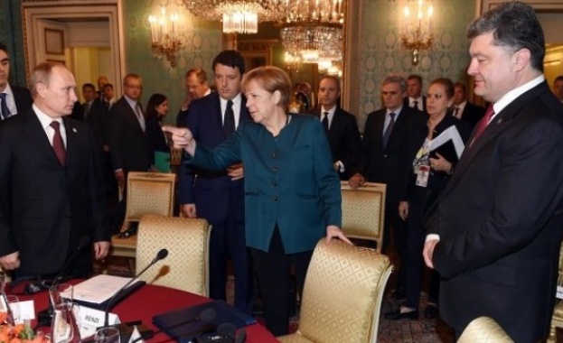 Завърши работната закуска на Путин и Порошенко