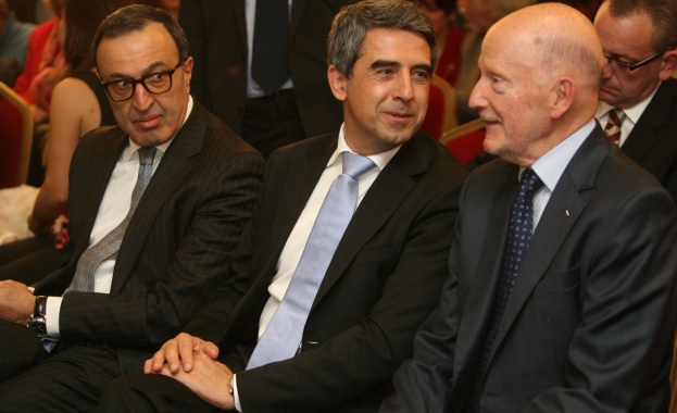 Да не повтаряме грешката на десните с царя