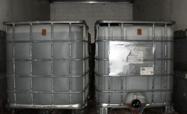 Митничари разкриха схема за продажба на маркирано гориво