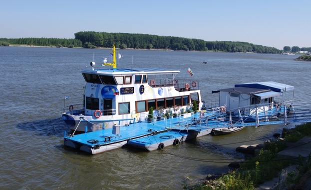 Остава ниско нивото на река Дунав Само сантиметър го делеше през