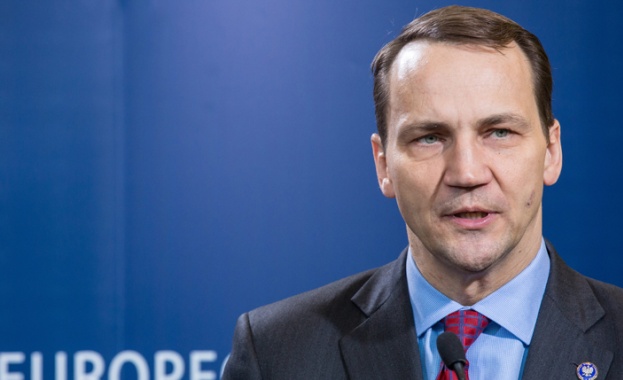 Шикорски се отрече от думите, че Путин предложил подялба на Украйна 