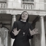 Пеещата монахиня превърна Like a Virgin в балада с религиозна символика