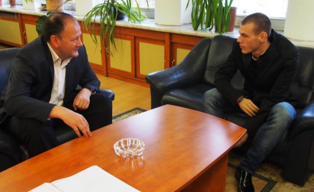 Миков поздрави параолимпиеца Михаил Христов за призива му към политиците