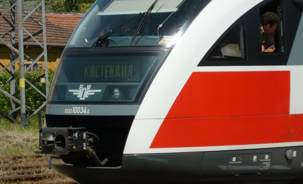 Продължават временните промени в движението на влаковете между София и Перник