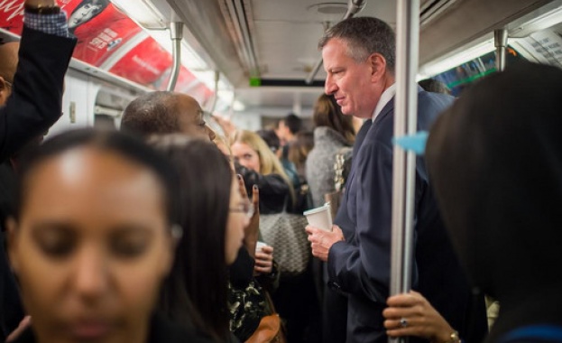 Кметът на Ню Йорк се повози в метрото