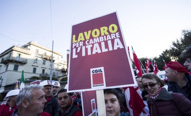 Десетки хиляди протестират в Рим срещу мерките на кабинета за заетостта