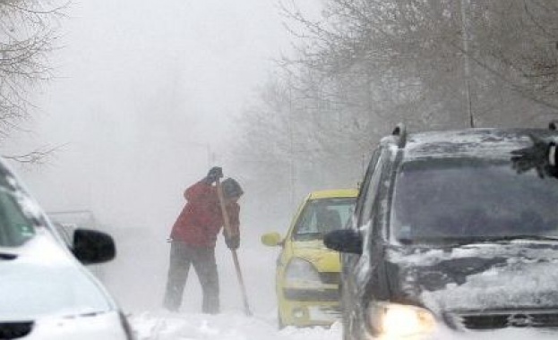Четирима загинали при снежни бури в САЩ