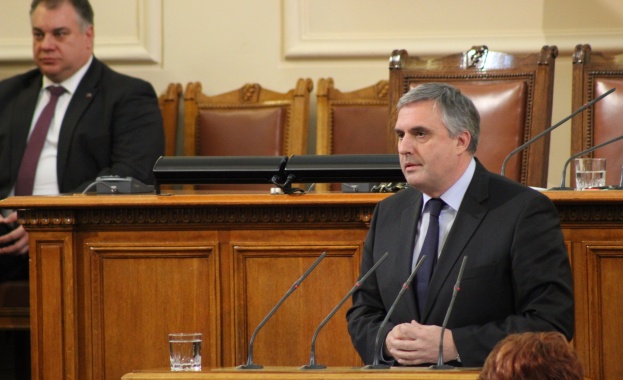 Калфин: Фалит на банка не се взема с решение на парламента
