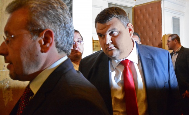Пеевски влезе в парламентарната икономическа комисия