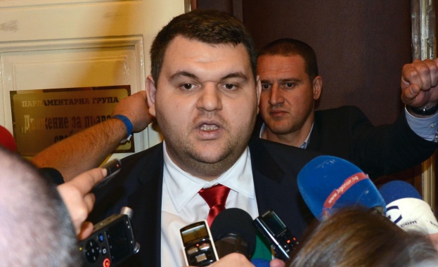 Бившият депутат и медиен магнат Делян Пеевски е свързан с