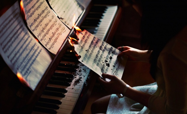 Ако един човек не пее, това не означава, че не може да пее, може просто да не знае думите