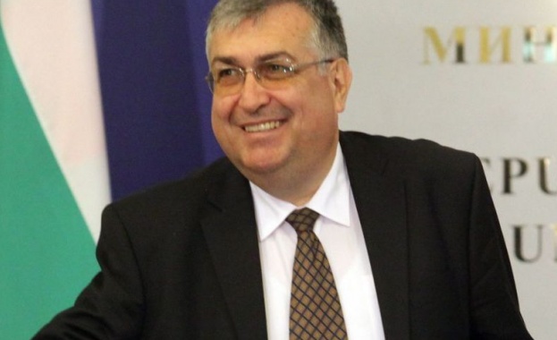 Служебното правителство внесе в парламента актуализацията на държавния бюджет и на НЗОК