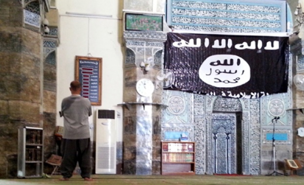 Първите кюрдски бойци от Ирак пристигнаха в Турция, на път за пограничния сирийски град Кобани 